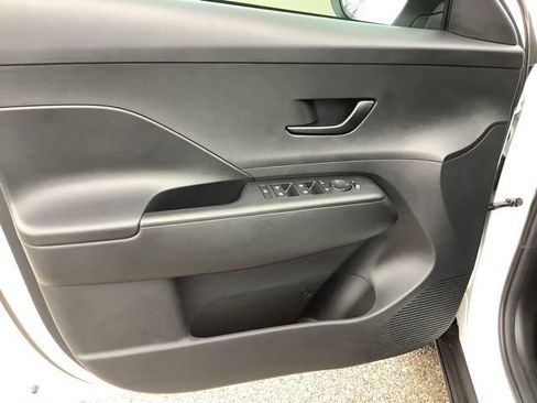 Certified 2024 Hyundai Kona SEL w/ Convenience Package image 14