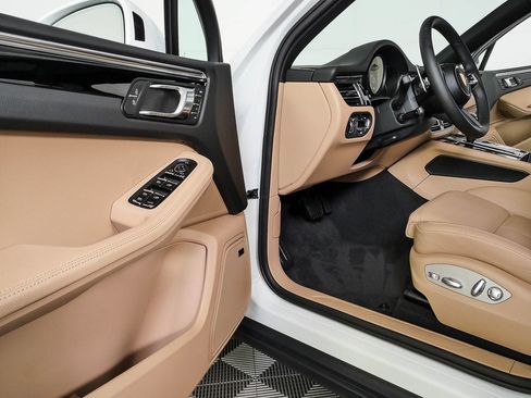 New 2026 Porsche Macan AWD/4WD image 8