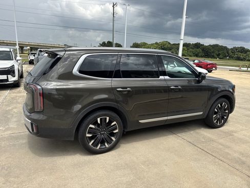Certified 2024 Kia Telluride SX w/ Towing Package FWD image 13