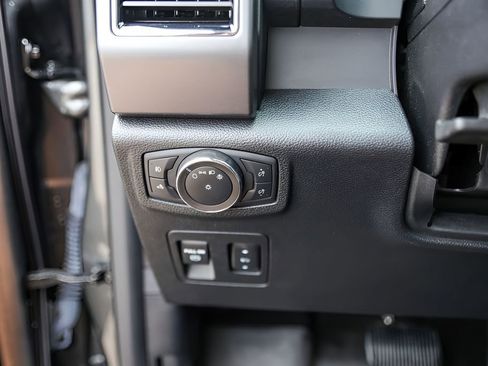Used 2020 Ford F150 XLT w/ Equipment Group 302A Luxury AWD/4WD image 18