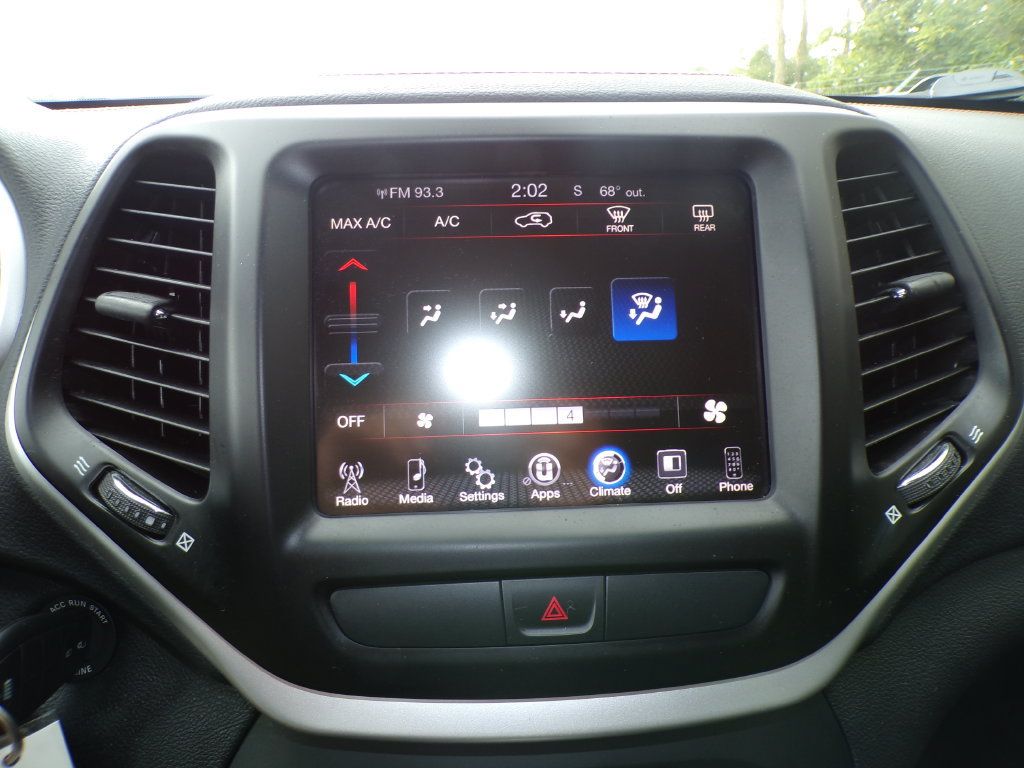Used 2016 Jeep Cherokee Trailhawk AWD/4WD image 25