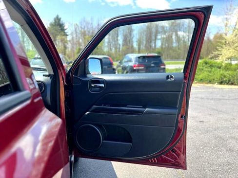 Used 2016 Jeep Patriot Latitude image 13