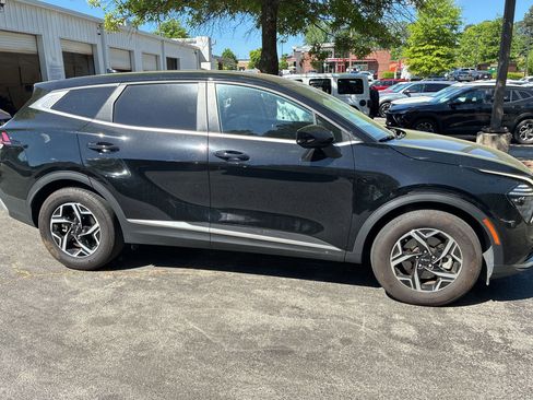 Used 2025 Kia Sportage LX image 10