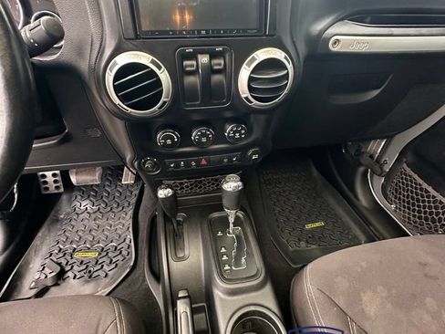 Used 2013 Jeep Wrangler Rubicon w/ PWR Convenience Group AWD/4WD image 17