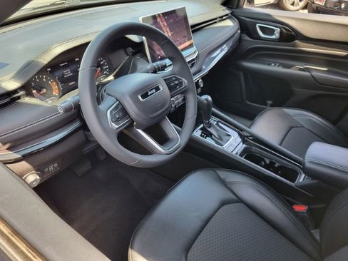 Used 2022 Jeep Compass Latitude FWD image 3