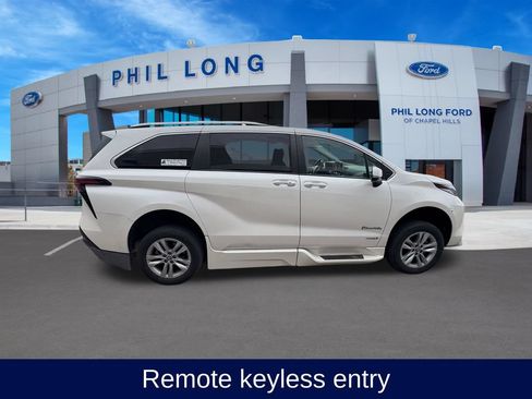 Used 2021 Toyota Sienna Limited FWD image 7