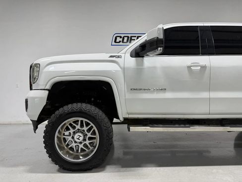 Used 2017 GMC Sierra 2500 Denali w/ Duramax Plus Package AWD/4WD image 10