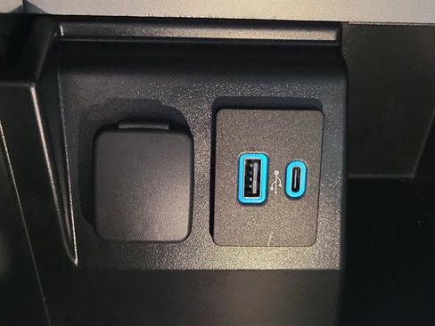 Used 2021 Ford Explorer XLT w/ Equipment Group 202A image 31