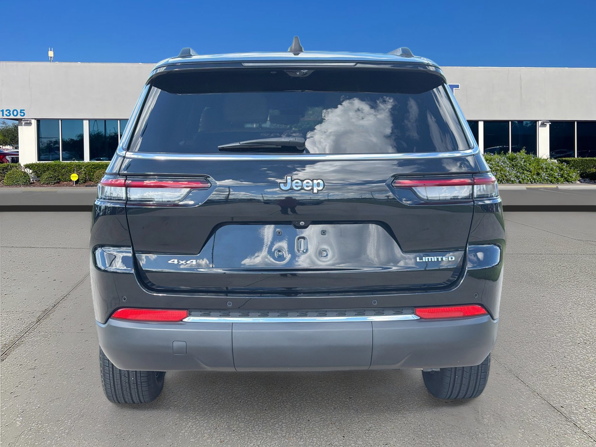 Used 2023 Jeep Grand Cherokee L Limited w/ Luxury Tech Group II AWD/4WD image 6