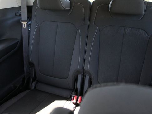 Used 2023 Jeep Grand Cherokee L Laredo image 13