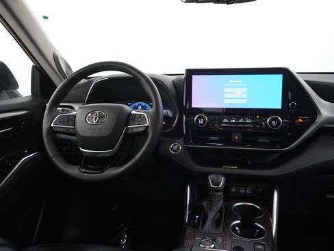 Used 2023 Toyota Highlander Platinum image 15