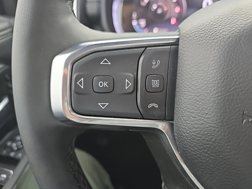 Used 2025 RAM 2500 Laramie AWD/4WD image 22