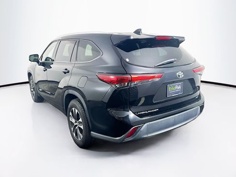Used 2022 Toyota Highlander XLE FWD image 5