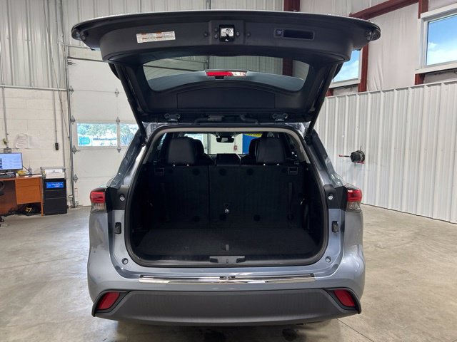 Used 2020 Toyota Highlander XLE AWD/4WD image 18
