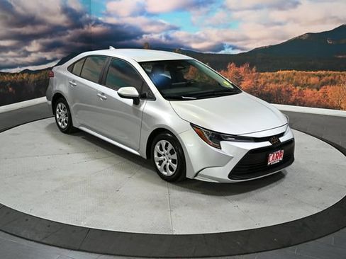 Used 2023 Toyota Corolla LE w/ Carpet Mat Package (TMS) FWD image 2
