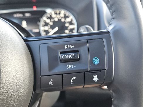 Used 2021 Nissan Rogue SV w/ Premium Package FWD image 13