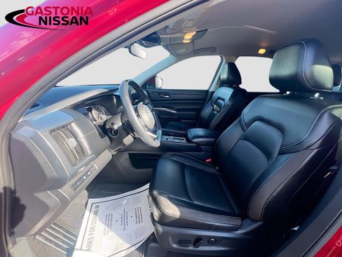 Used 2024 Nissan Pathfinder SL image 29