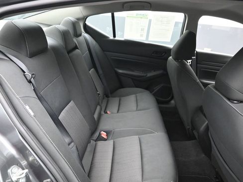 Used 2024 Nissan Altima 2.5 SV image 9