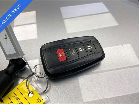 Used 2021 Toyota RAV4 XLE w/ Convenience Package image 10