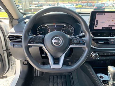 Used 2024 Nissan Altima 2.5 SV w/ SV Premium Package AWD/4WD image 11