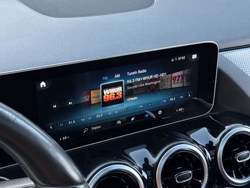 Certified 2021 Mercedes-Benz GLA 250 4MATIC w/ Premium Package image 23