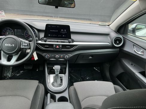 Used 2024 Kia Forte LXS w/ LXS Technology Package FWD image 16