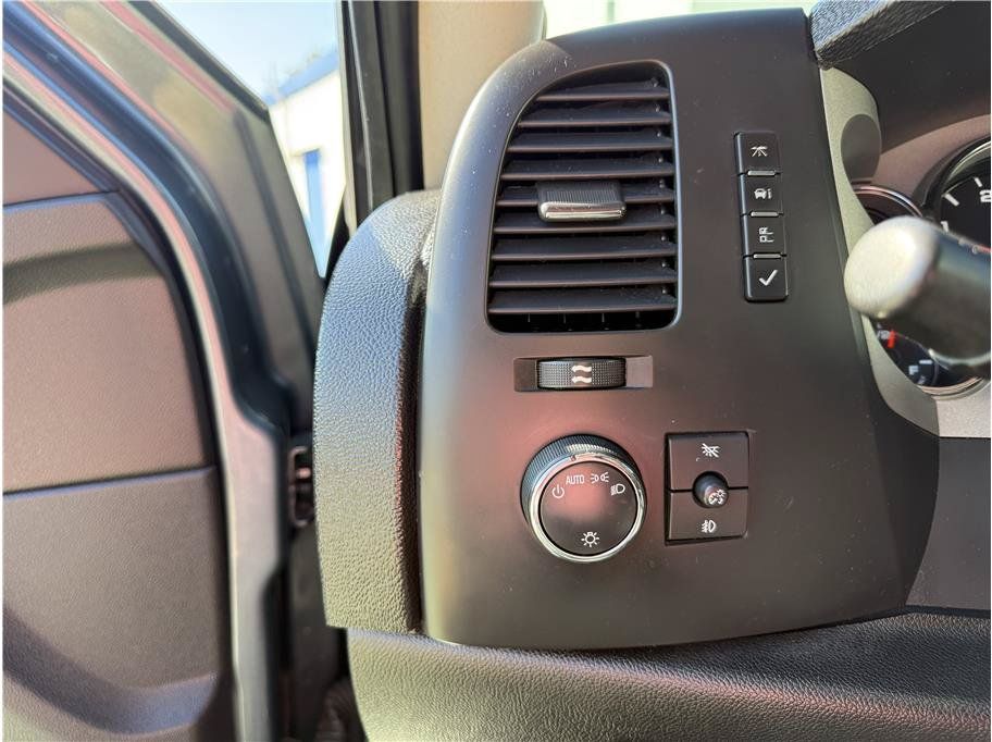 Used 2008 Chevrolet Silverado 2500 LT w/ 1LT Convenience Package AWD/4WD image 25