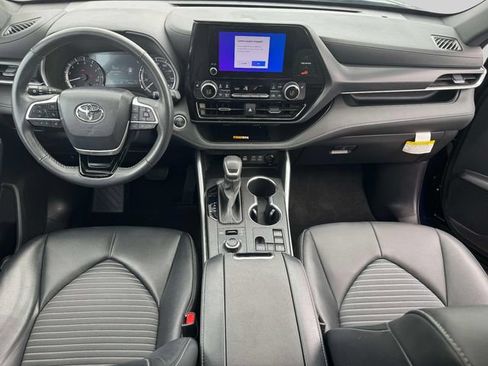 Certified 2024 Toyota Highlander XSE AWD/4WD image 16