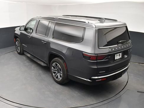 Used 2023 Jeep Wagoneer L 4WD w/ Premium Group I image 16