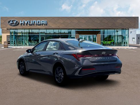 New 2026 Hyundai Elantra SEL Sport FWD image 5