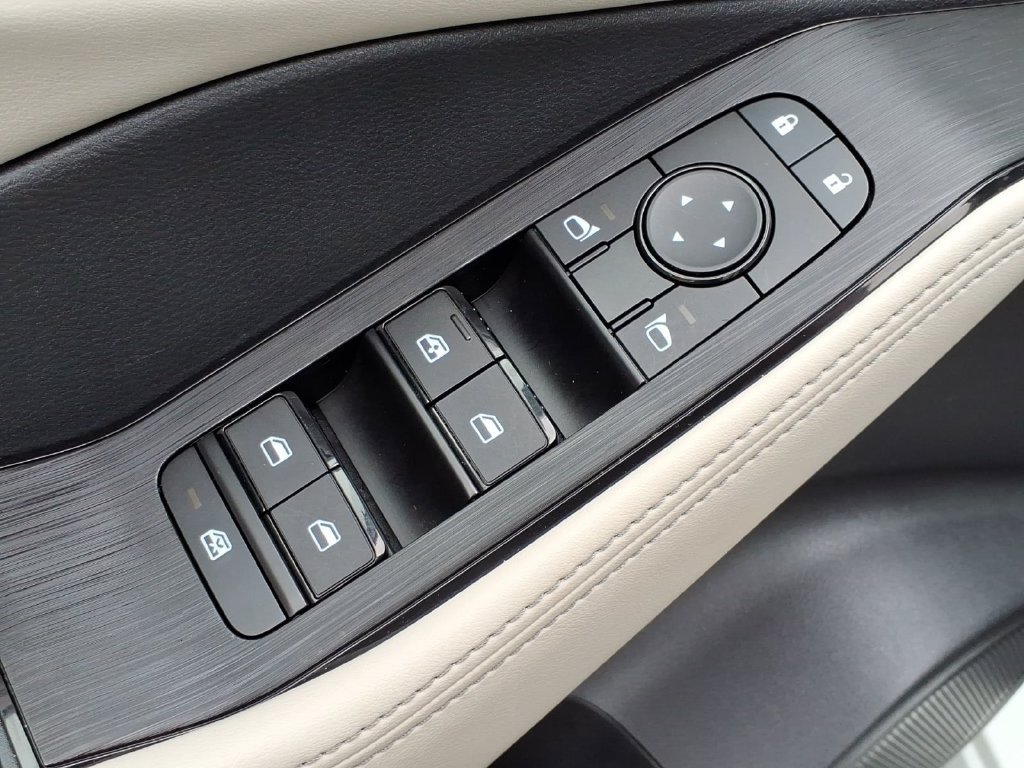 Certified 2023 Nissan Rogue SV w/ SV Premium B Package AWD/4WD image 18