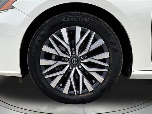 Used 2025 Nissan Altima 2.5 SV image 33