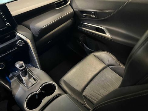 Certified 2021 Toyota Venza XLE image 7