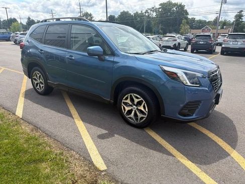 Used 2023 Subaru Forester Premium AWD/4WD image 3
