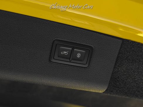 Used 2017 Bentley Bentayga image 62