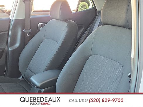 Used 2026 Hyundai Venue SE FWD image 12