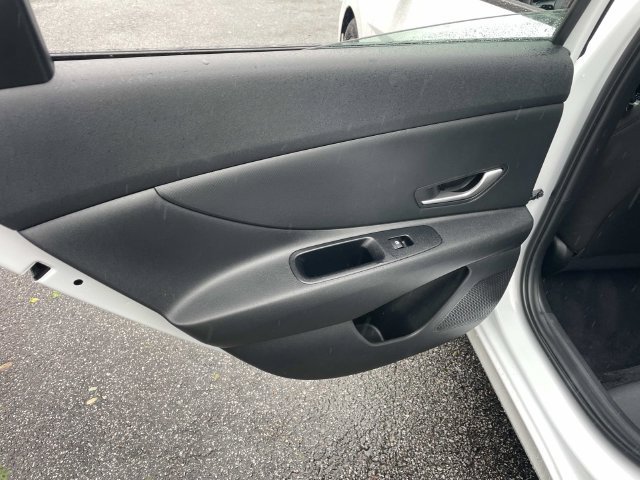 Used 2024 Hyundai Elantra SEL FWD image 17