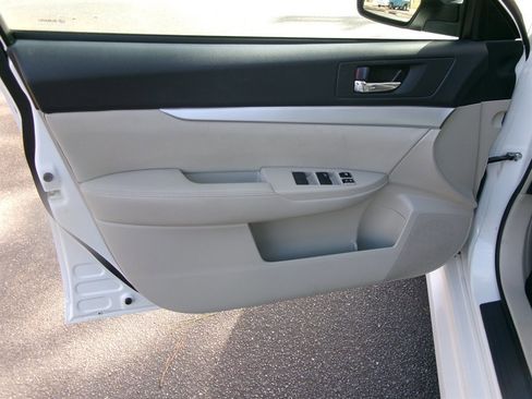 Used 2011 Subaru Legacy 2.5i Premium image 21