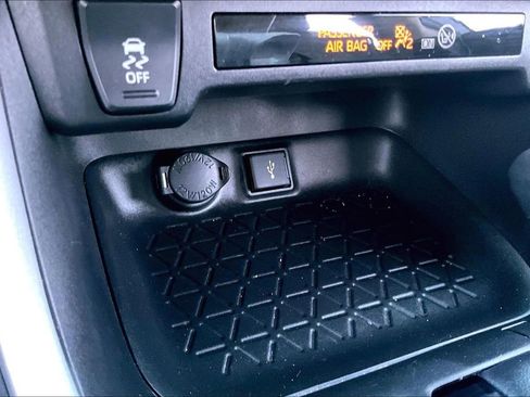 Used 2021 Toyota RAV4 XLE w/ Convenience Package image 15