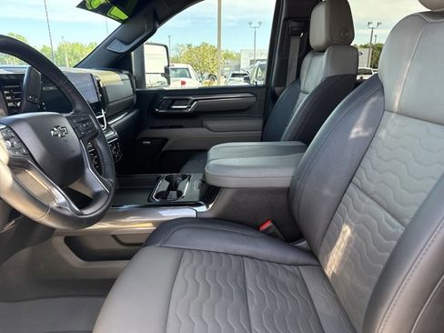 Used 2024 Chevrolet Silverado 2500 ZR2 w/ Technology Package AWD/4WD image 5
