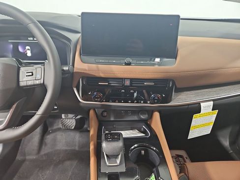 New 2026 Nissan Rogue Platinum AWD/4WD image 17