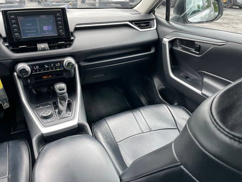 Used 2019 Toyota RAV4 LE w/ Carpet Mat Package AWD/4WD image 10