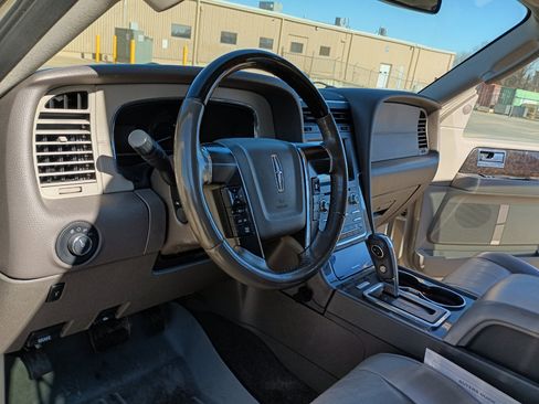 Used 2017 Lincoln Navigator L Select image 22
