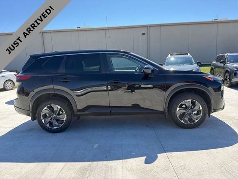 Certified 2025 Nissan Rogue SV image 4