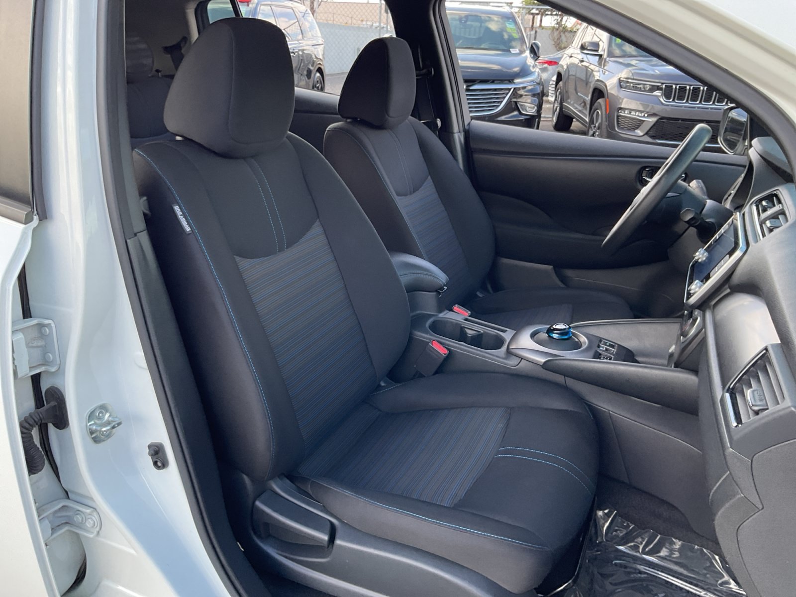 Used 2025 Nissan Leaf S FWD image 21