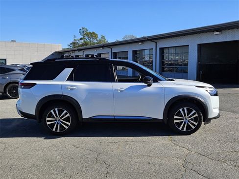 New 2025 Nissan Pathfinder Platinum image 14