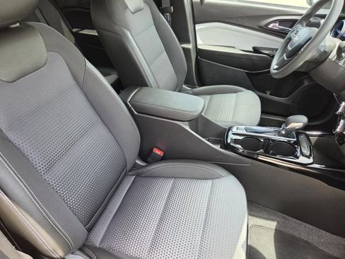 Used 2025 Chevrolet Trax LT FWD image 23