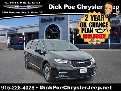 Used 2024 Chrysler Pacifica Select