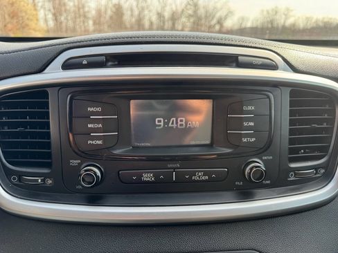 Used 2017 Kia Sorento LX image 27