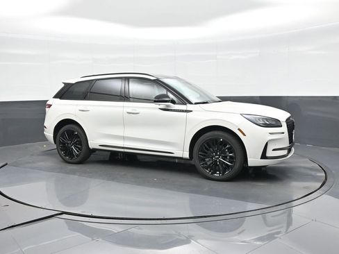 New 2026 Lincoln Corsair Premiere image 10